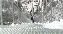 La neu i el fred limiten l'obertura del pont tibetà