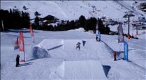 La neu perfecta al Peretol fa brillar els participants del campionat de freestyle