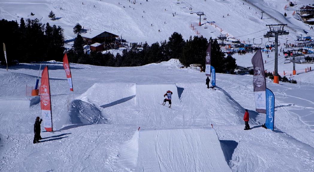 La neu perfecta al Peretol fa brillar els participants del campionat de freestyle