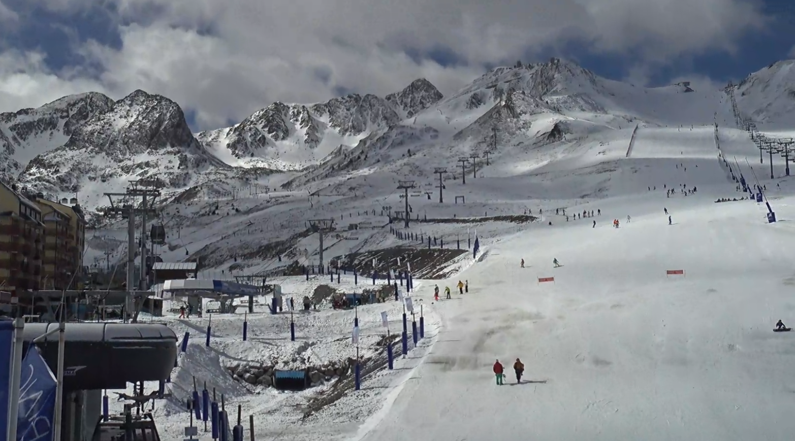 Les nevades intermitents d'aquesta tarda podrien arribar als 1.200 metres