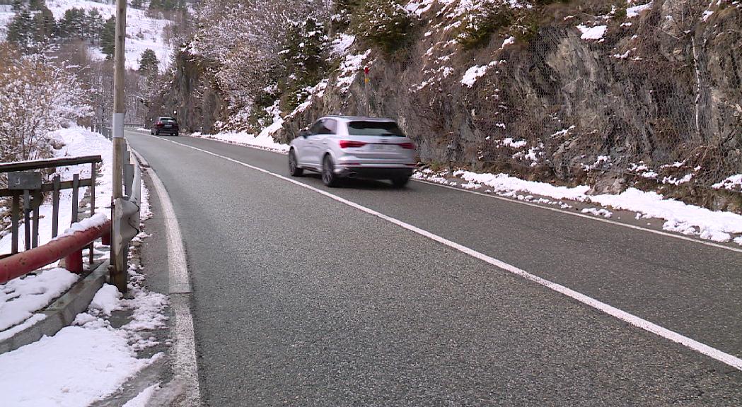 Obert l'accés a França després d'una nit complicada pel vent