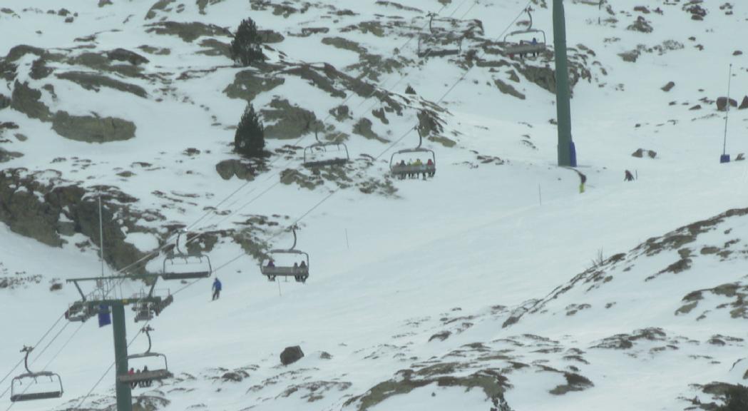 Obertura de pistes, trànsit dens i frontera francesa tancada