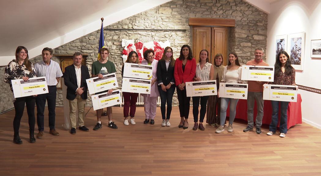 Obre l'exposició dels Premis Sergi Mas amb la desena Mostra d'arts plàstiques per a joves