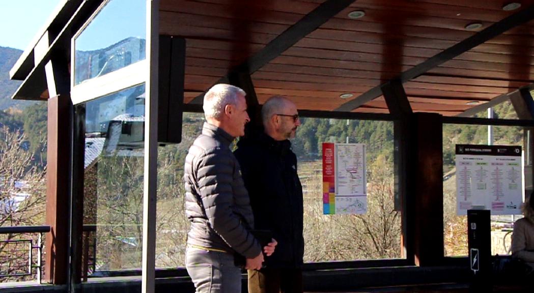 Ordino estrena la primera de les noves parades d'autobús amb pantalles interactives i resguard