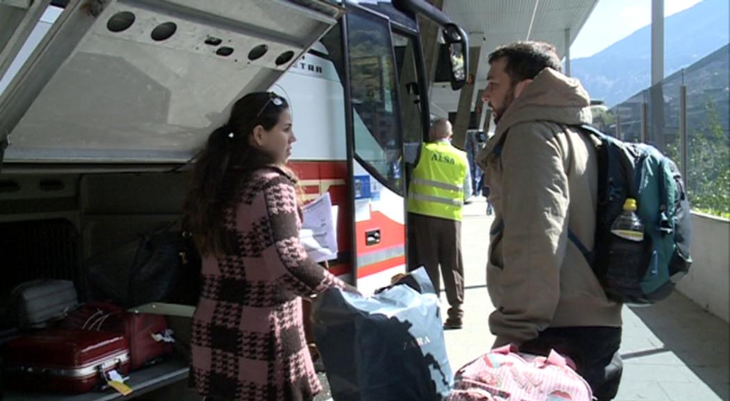 "Overbooking" de passatgers a l'Estació Nacional d'Autobusos