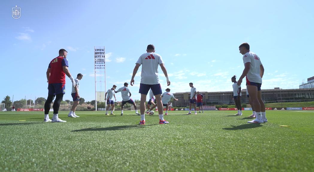 La selecció de futbol ha anunciat la convocatòria per a l'amistós