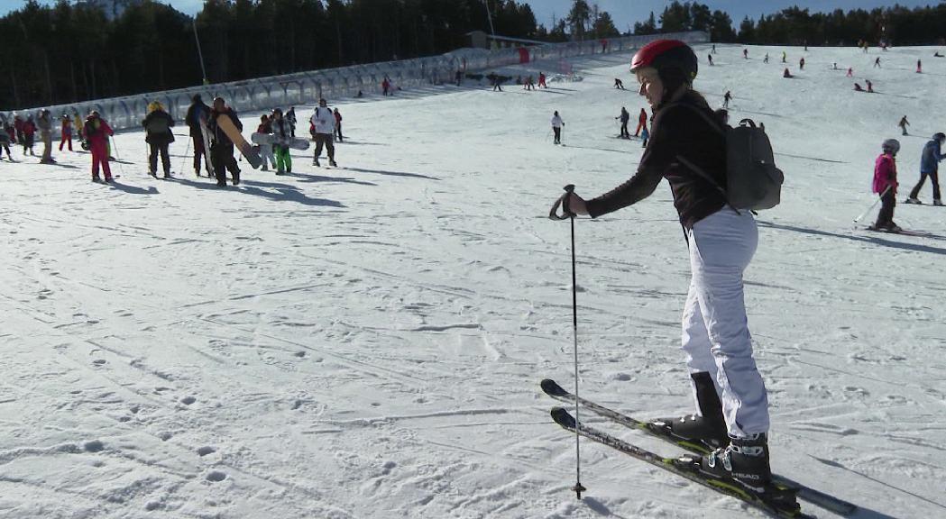 Les pistes reben els primers esquiadors del 2022