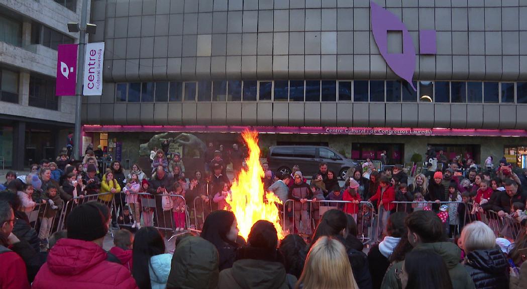 La plaça de la Germandat, plena per la crema del ninot