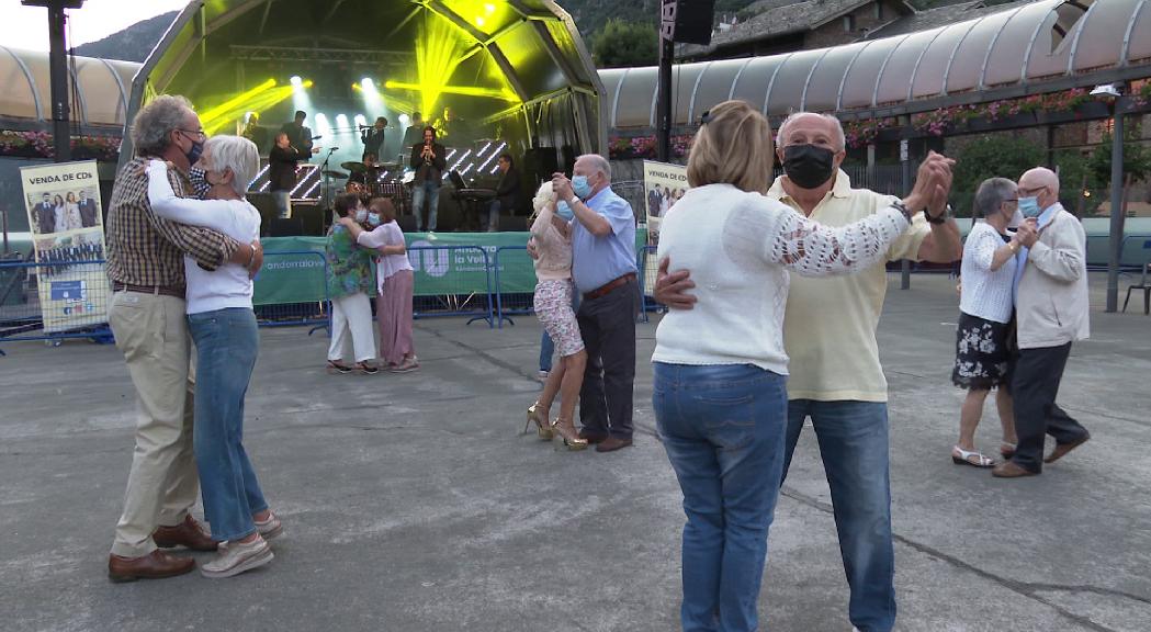 La capital acull el tercer gran concert de festa major amb la Principal de la Bisbal 