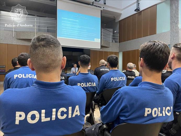 Una seixantena de membres de la policia han assistit a la confer&