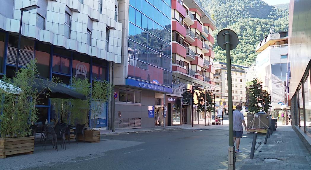 La policia investiga diversos furts amb força en tres immobles d'Andorra la Vella