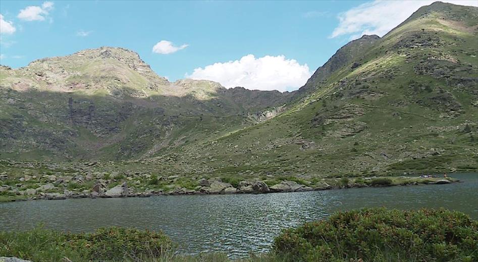 Pel que fa a l'home trobat mort prop del llac de Més amunt