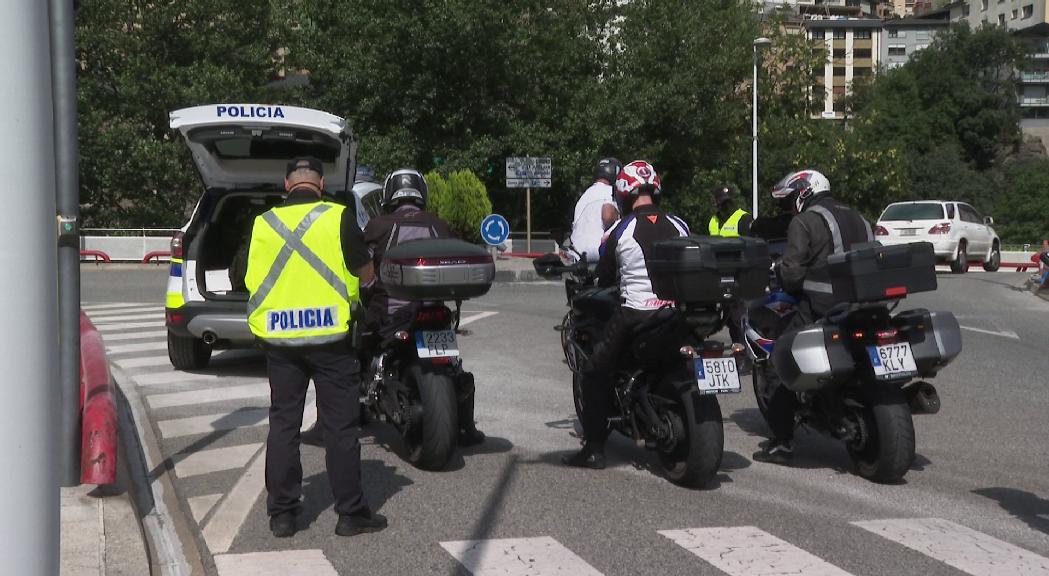 La policia sanciona 60 motoristes en el marc de la campanya de seguretat en el trànsit