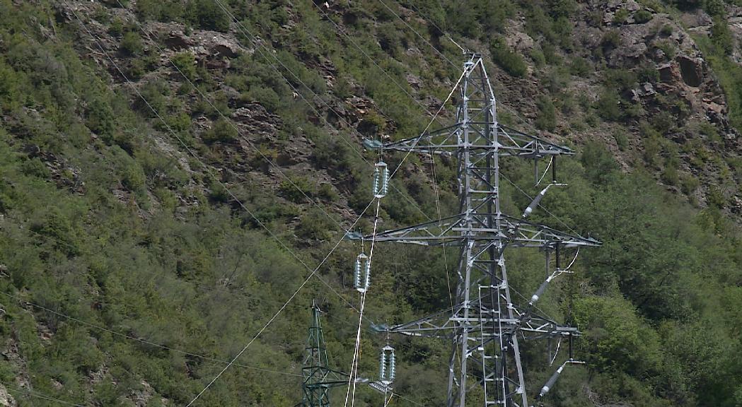 Es posa en funcionament el primer tram de la línia d'alta tensió amb França