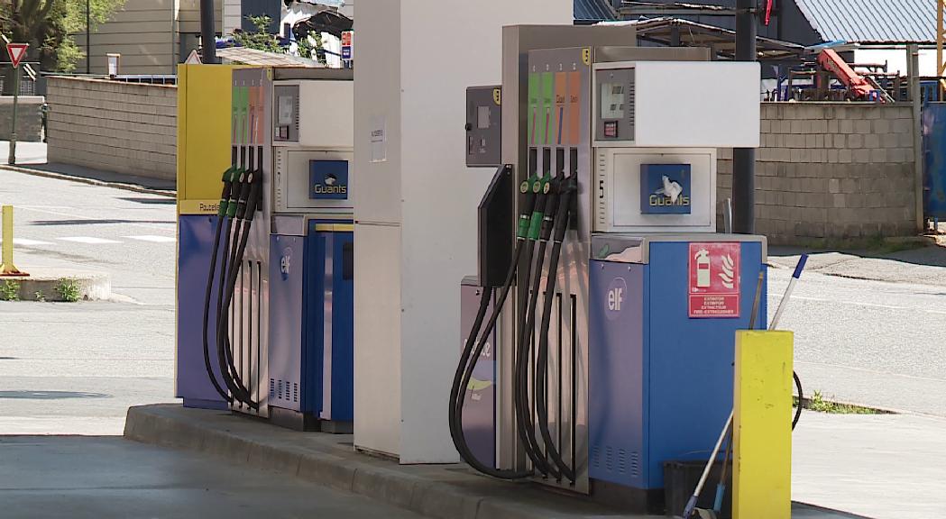 El preu dels carburants baixa un 14% respecte al setembre del 2019