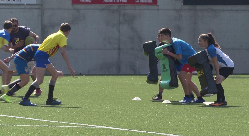 El primer campus d'estiu de la Federació de Rugbi arrenca amb uns cinquanta infants