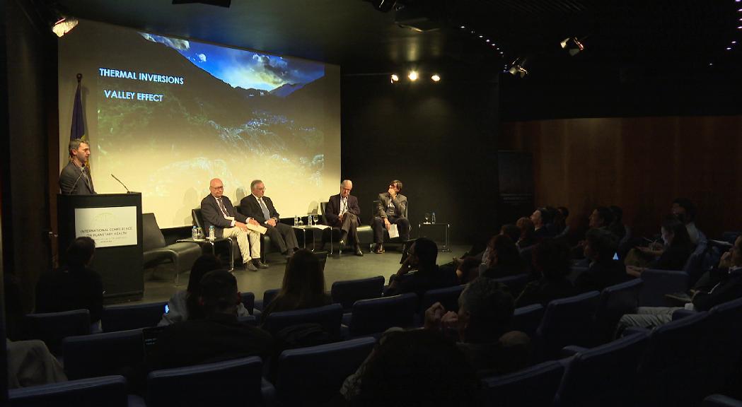 La primera jornada sobre salut planetària alerta del efectes negatius del turisme massiu