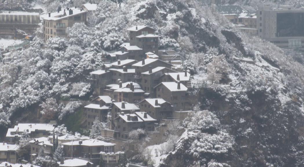 Primeres afectacions a la carretera en la primera nevada generalitzada