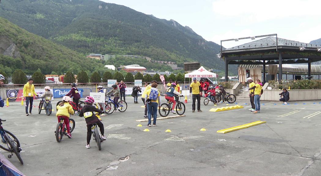 Prop de 200 infants han participat aquest dissabte al matí en la primera Jornada Infantil de Mobilitat Sostenible