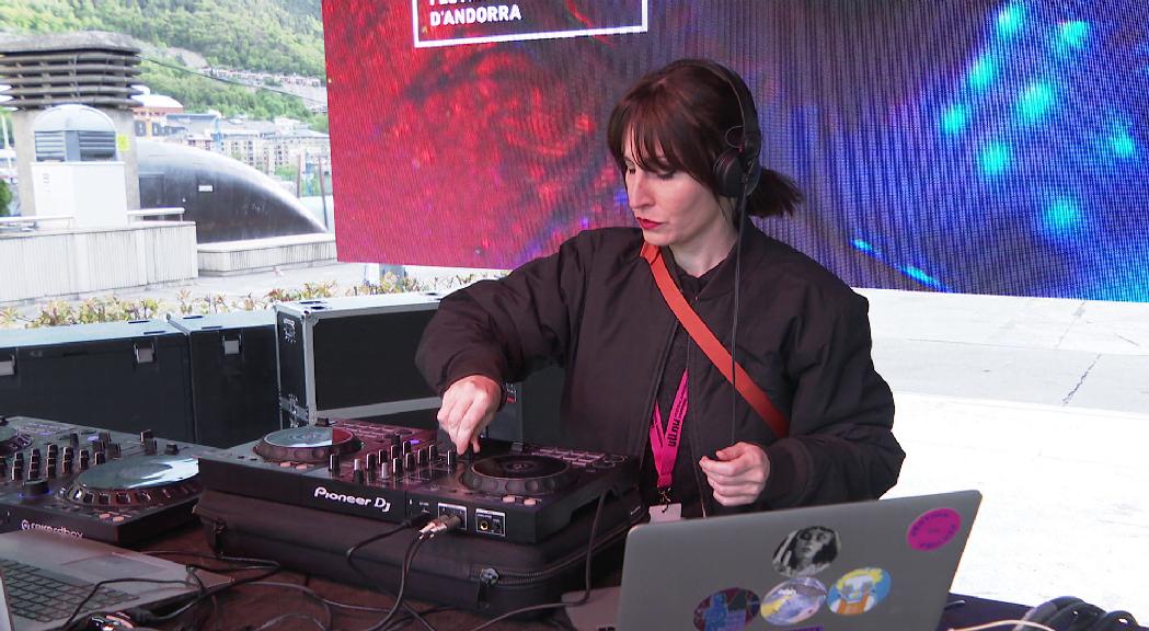 Proposta trencadora amb barreja de gèneres de la Dj Gigi Morralla al festival Ull Nu