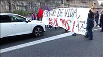 Protesta d'una setantena de membres de Pirineu Viu