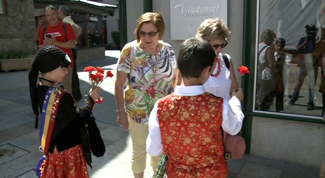 El pubillatge d'Escaldes-Engordany sorprèn els turistes amb clavells, vi i pa amb tomàquet