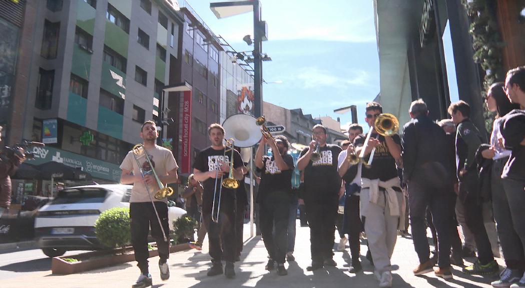 La Pyrénées Walking Street Music tanca la desena edició de l’Andorra Sax Fest