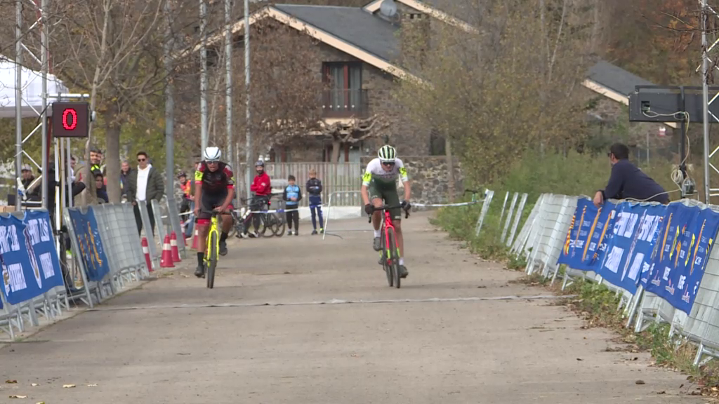 Regada frega el podi en la primera cursa en ciclocròs 