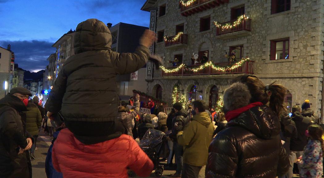 Els Reis d'Orient arriben a Encamp carregats de llaminadures