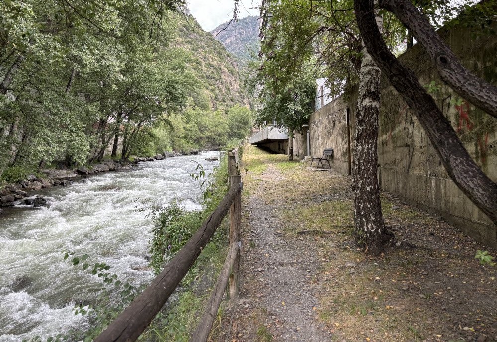 Es reobre el passeig Valira