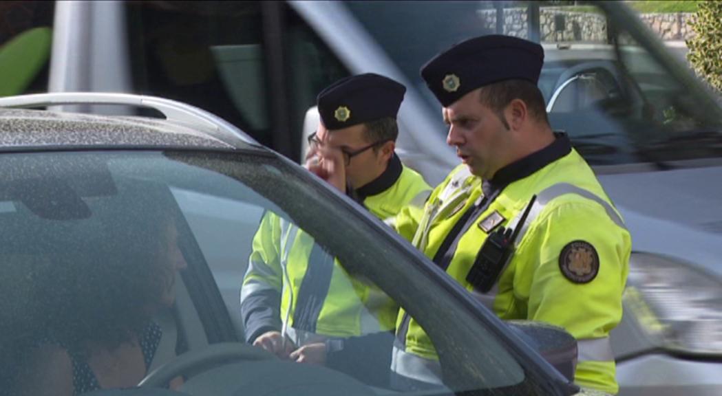 Reportatge: Els consells de la policia per portar els nens a l'escola