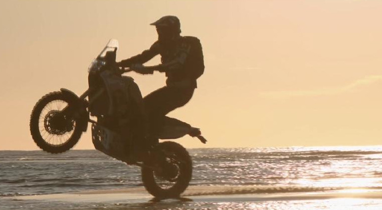 El resident Pol Tarrés mostra la seva passió per la moto a "The Seeker"