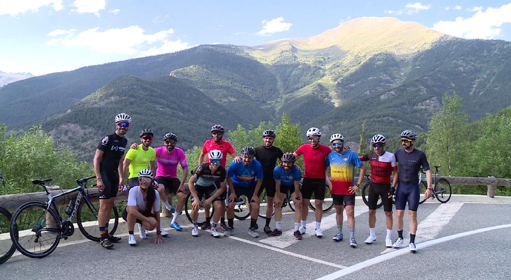 Sarabia reuneix una quinzena de valents per celebrar l'ascens amb bicicleta