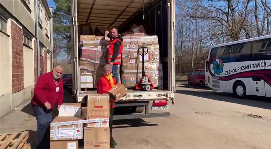 El segon comboi humanitari de la Creu Roja ja ha descarregat el m