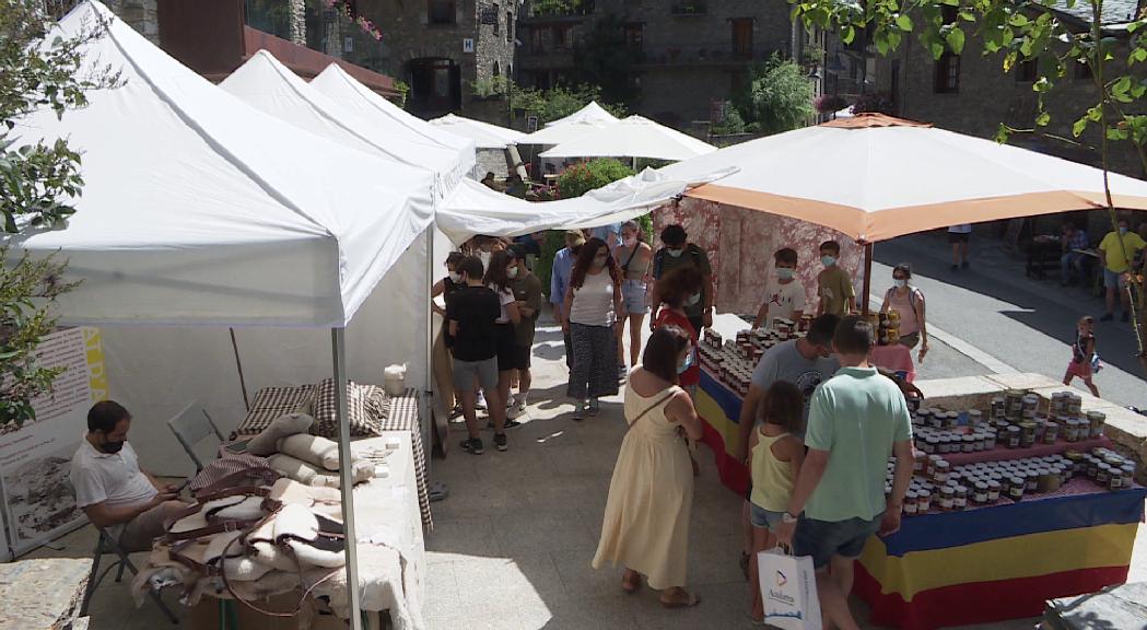 Segona edició del Mercat artesanal a Ordino amb bona afluència tot i les altes temperatures