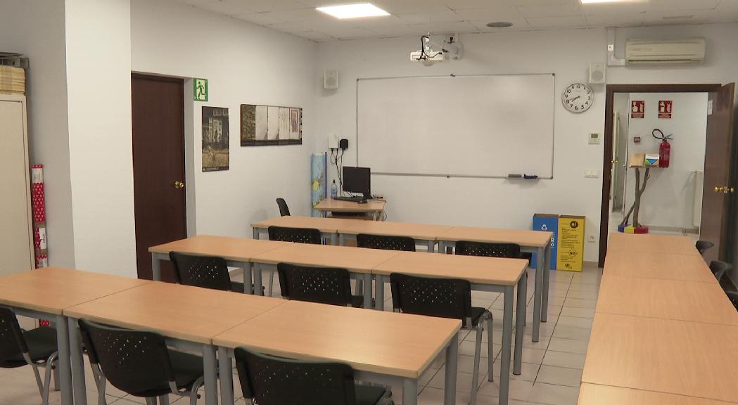 Seguiment exhaustiu de l'escolarització de la nena del vel