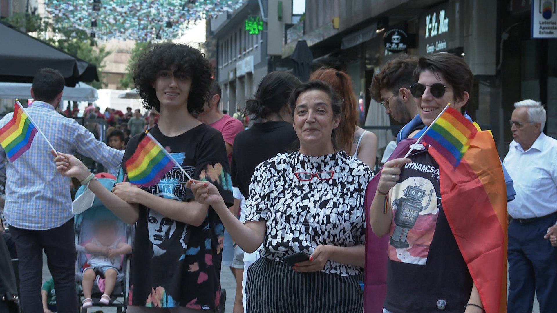 Una seixantena de persones participen en la manifestació pel Dia de l'Orgull