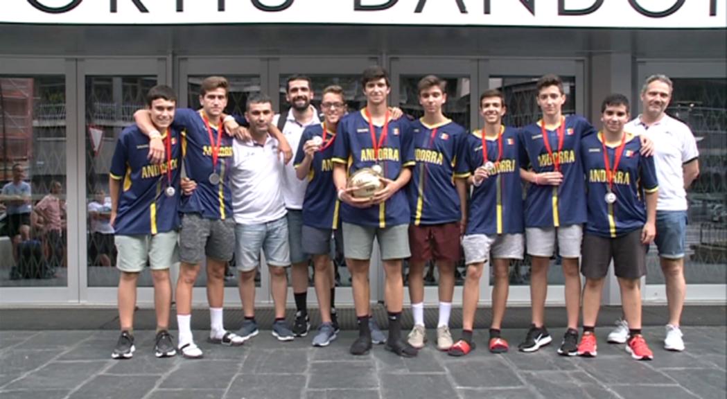 La selecció de bàsquet sub-16 torna a casa orgullosa amb la plata