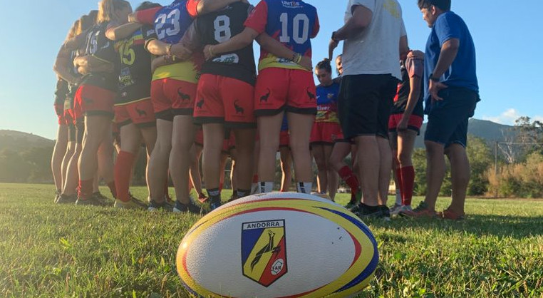 La selecció femenina de rugbi prepara el seu debut amb il·lusió màxima