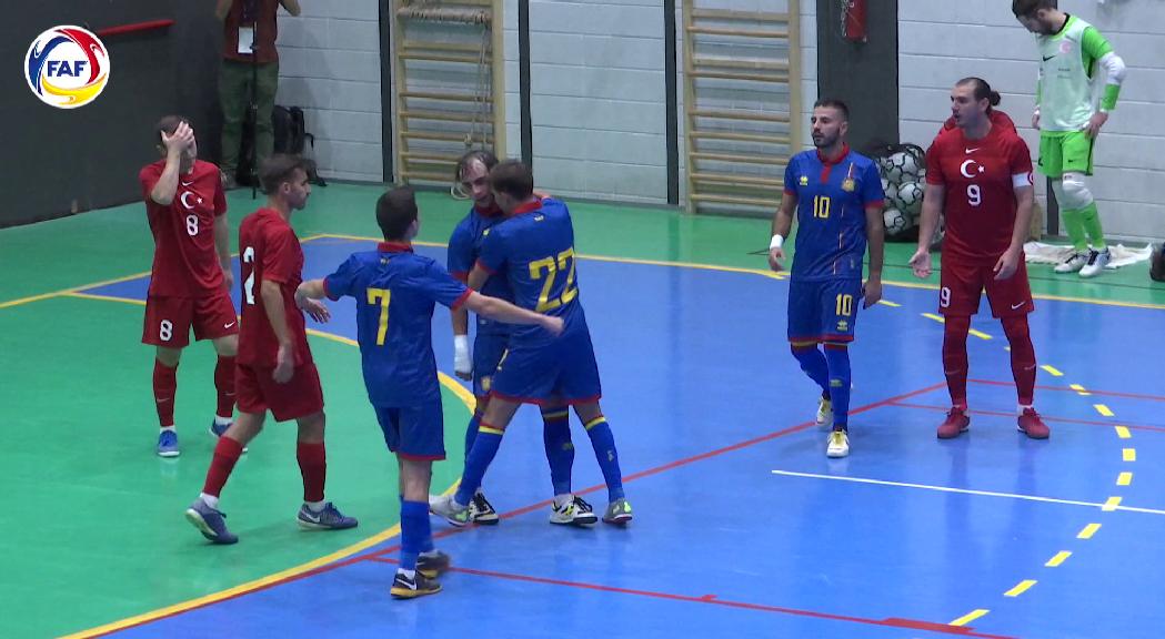 La selecció de futbol sala deixa escapar la victòria davant Turquia (3-3)