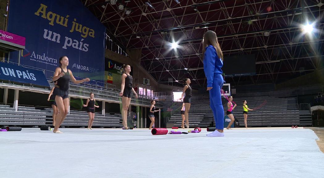 La seleccionadora de l'Azerbaidjan fa tecnificació amb les gimnastes nacionals