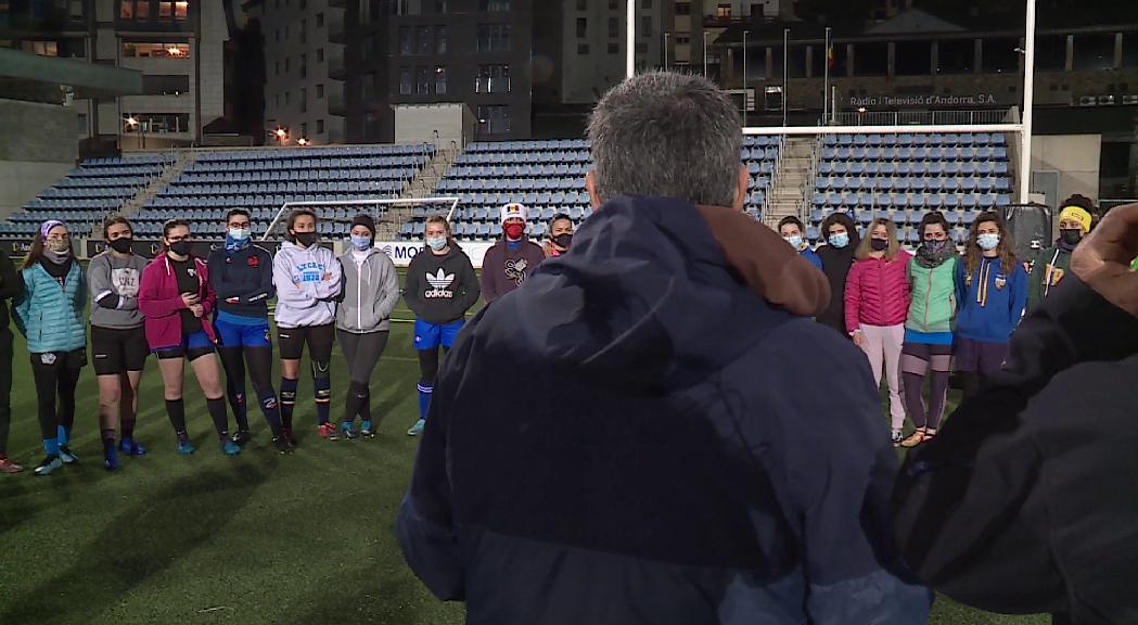 El sènior femení del VPC prepara el retorn a l'Estadi Nacional amb públic