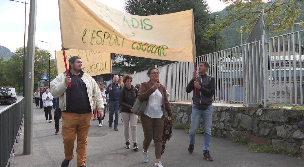 Uns setanta professors del Lycée es manifesten per la pèrdua d'espais cedits al Futbol Club Andorra