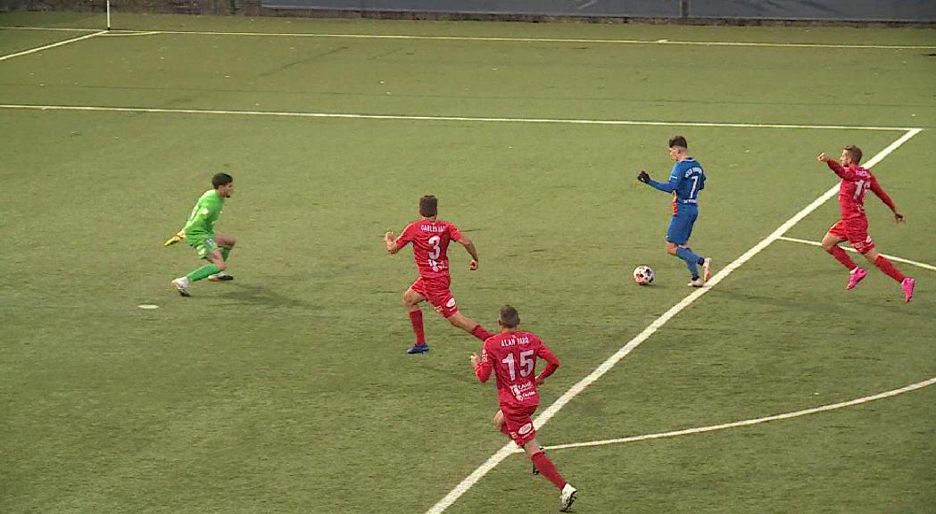 Un solitari gol d'Iker Goujón dona els trets punts a l'Andorra davant l'Olot