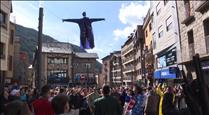 Tret de sortida al carnaval d'Encamp amb la tradicional penjada del rei Carnestoltes