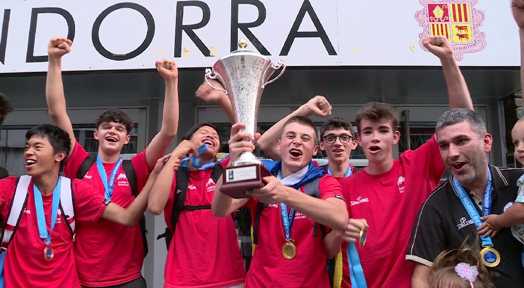 La sub-16 de bàsquet torna a casa amb el quart triomf a l'Europeu C 