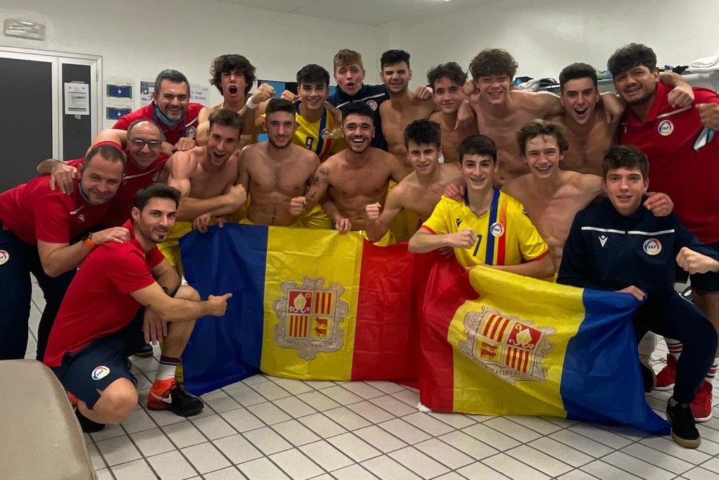 La Sub-19 de futbol sala goleja Estònia (4-1) i té a tocar la classificació per a l'Europeu 