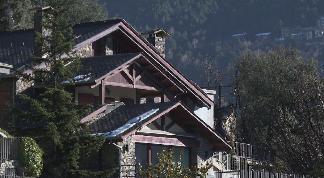 Tall d'aigua a Escaldes-Engordany pel trencament d'una canonada a Can Diumenge