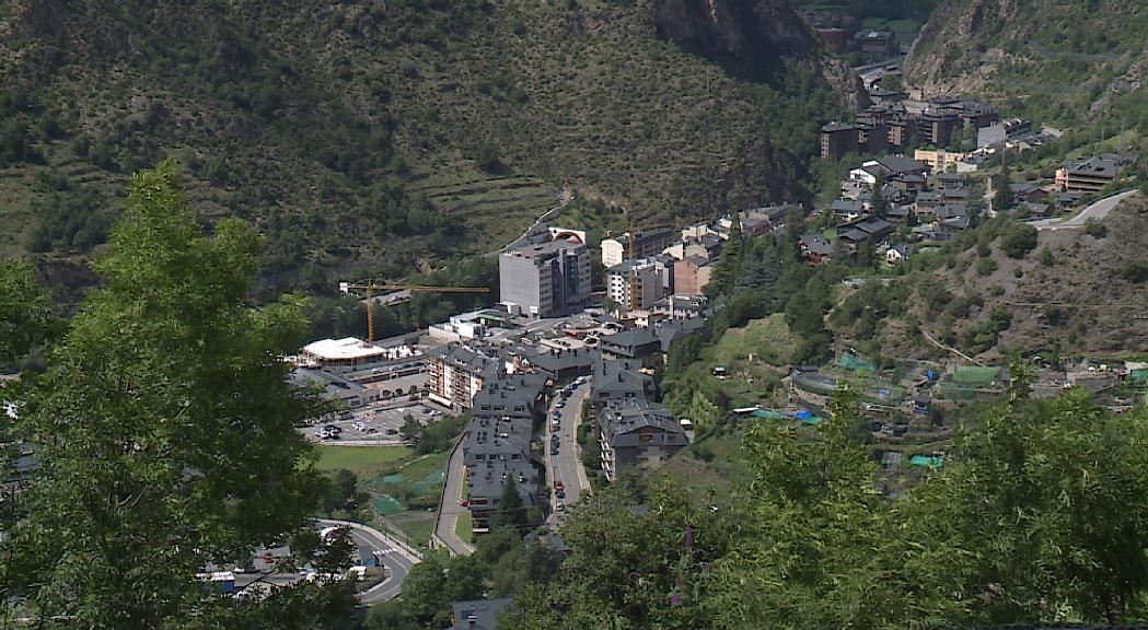 Tall d'aigua a Sant Julià per reparar una avaria