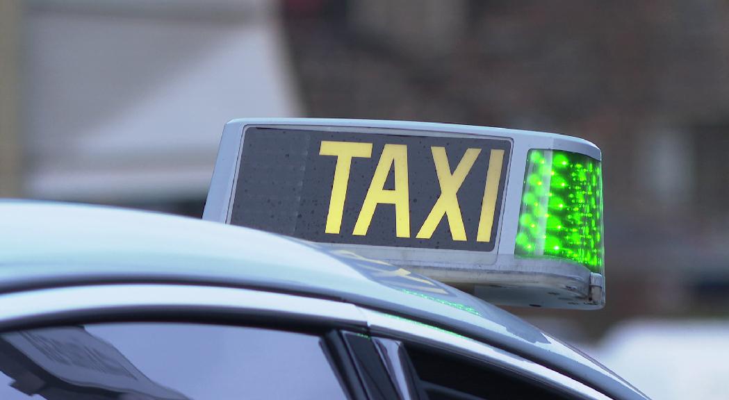 Els taxistes celebren l'augment de tarifes